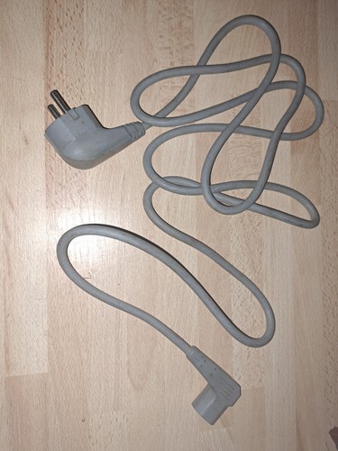 Netzkabel mit gewinkelter